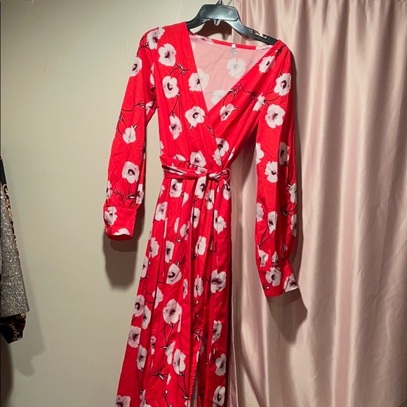 Red Maxi Poppy Dress with Slit - Picture 9 of 9